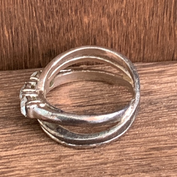 ♥️ Sale 3for$15! Vtg Silver Tone Clear Stone Ring Intersecting Bands size 6.5 - Picture 4 of 8